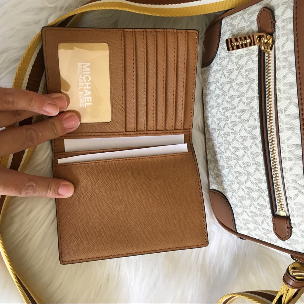 Michael Kors Crossbody Bag & passport case/wallet - Picture 5 of 8